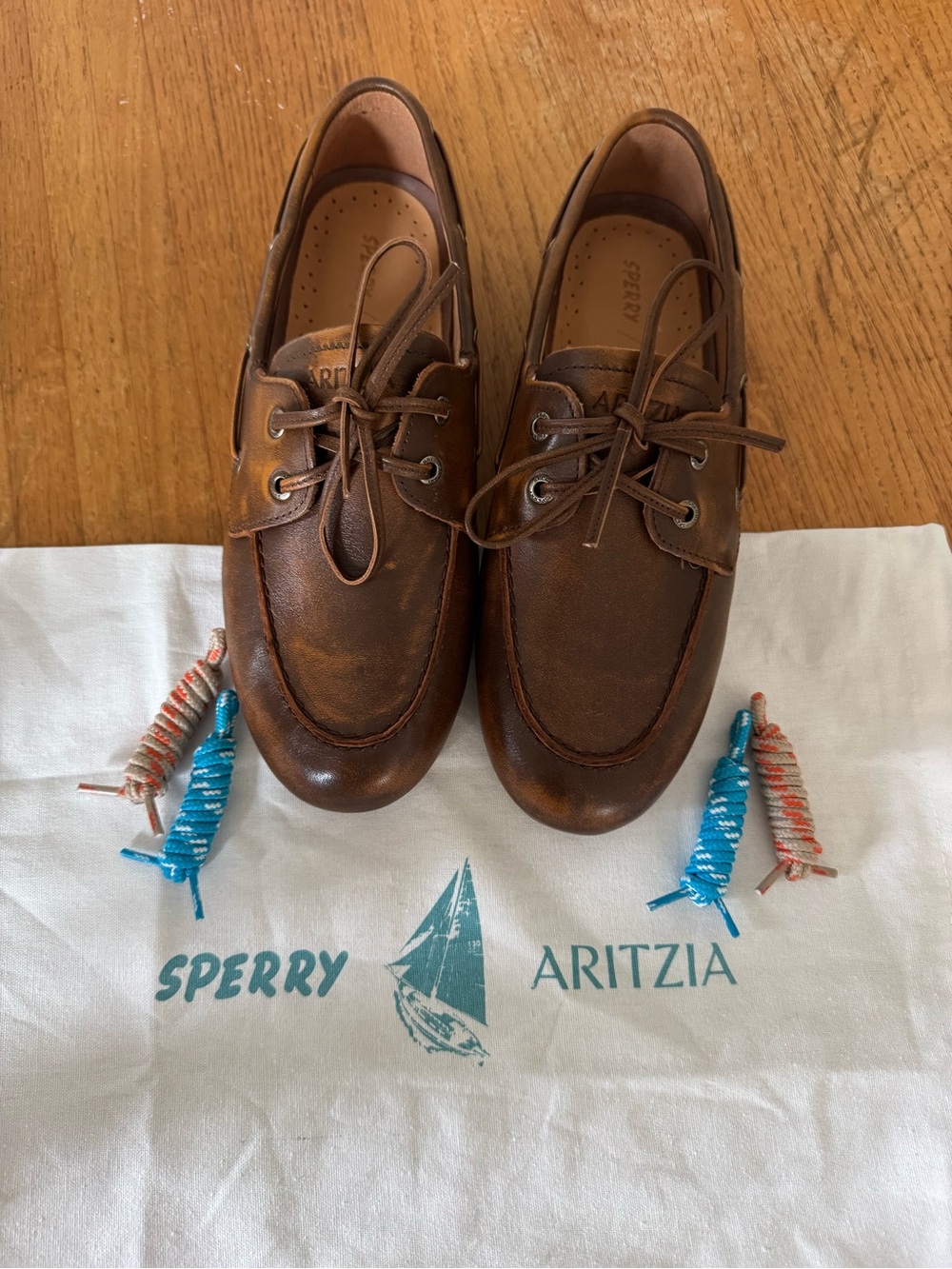 Aritzia x Sperry Women’s Brown Leather Boat Shoes